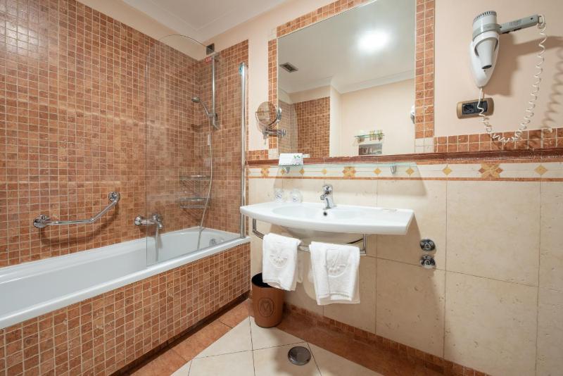 Double Room with Balcony image 1
