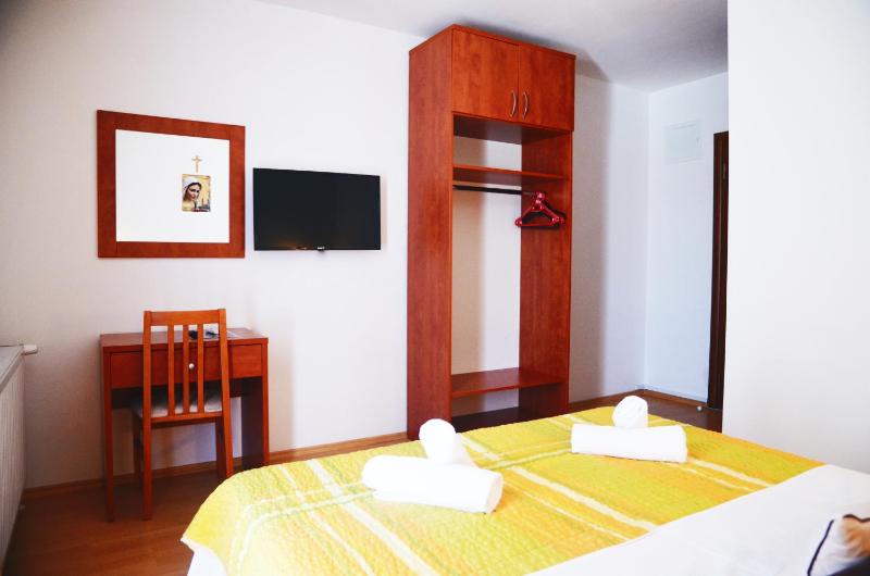 Standard Double or Twin Room image 3