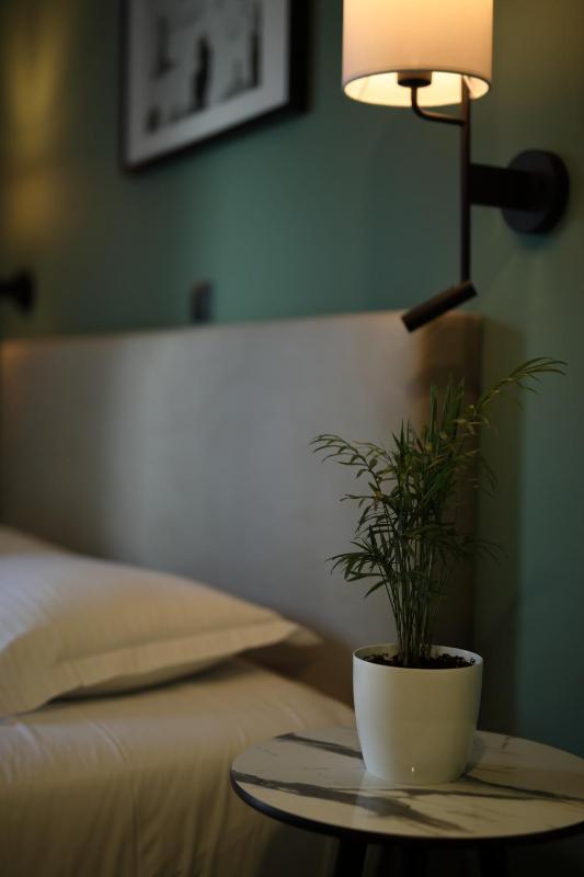 Deluxe Double Room with Balcony and Acropolis View image 2