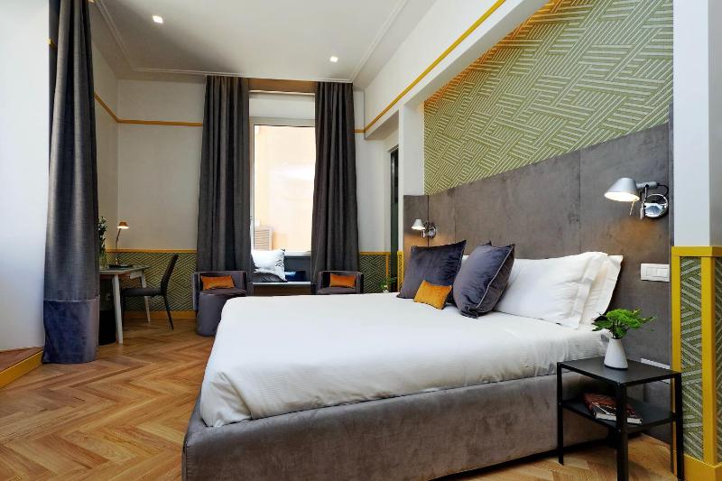 Deluxe Double Room with View image 3