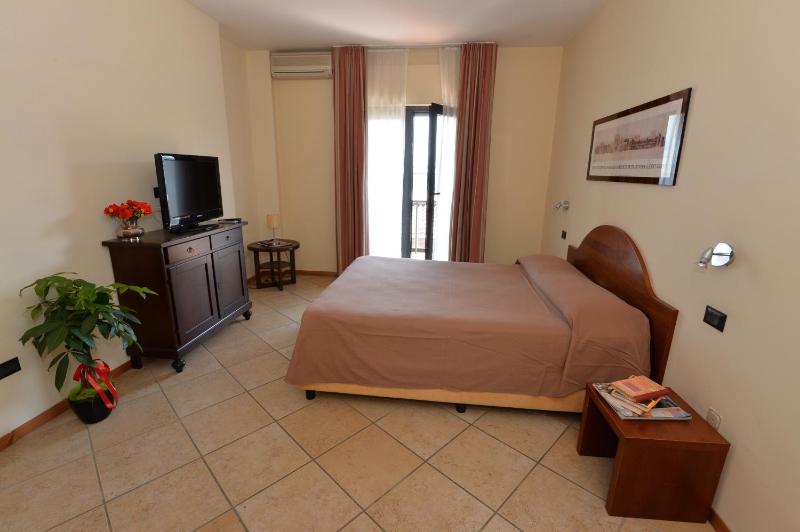 Double Room image 4