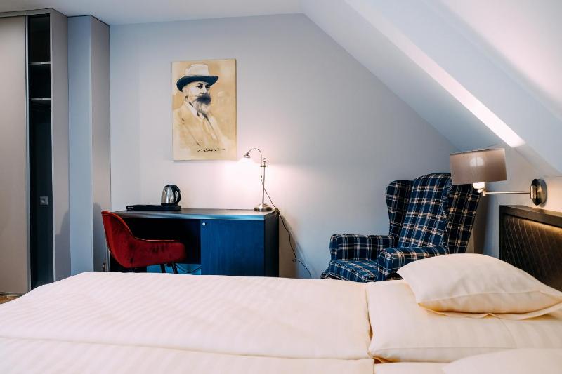 Standard Double Room image 3