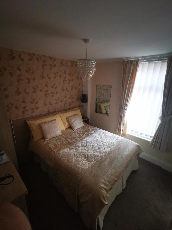 Double Room image 3
