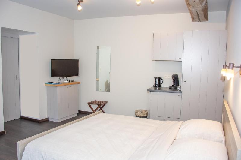 Large Double Room image 4