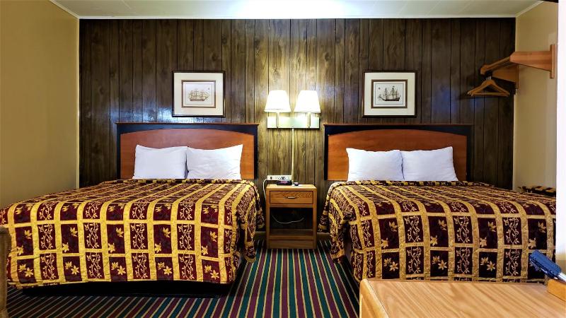 Deluxe Family Suite image 3