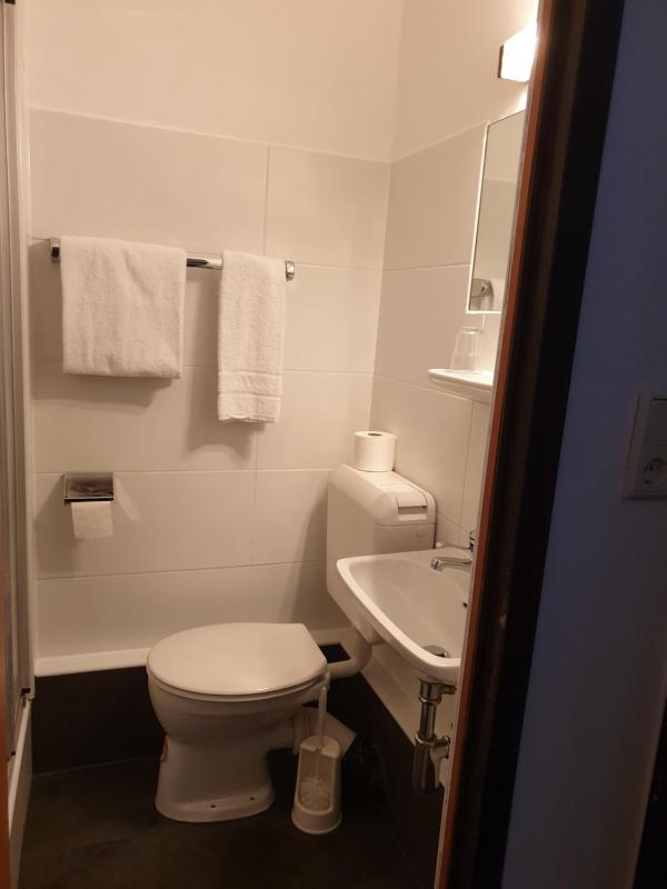 Single Room image 3