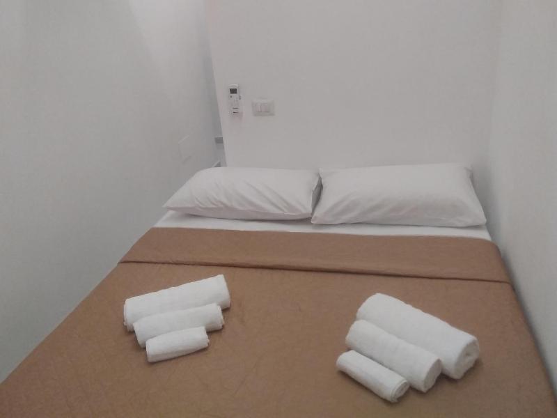 Double Room image 3