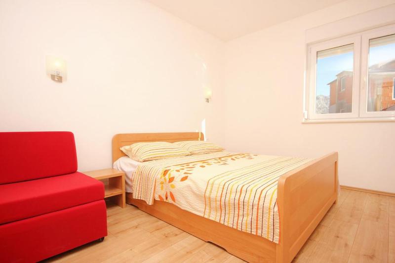 One-Bedroom Apartment with Balcony and Sea View image 3