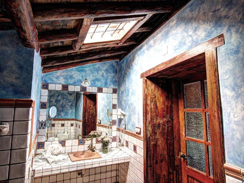 Double or Twin Room image 3