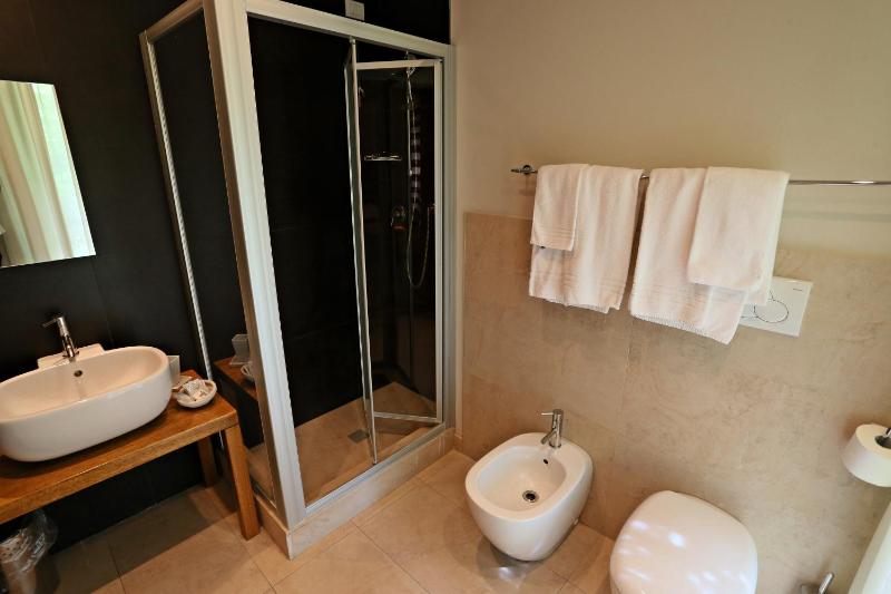 Superior Double Room image 3