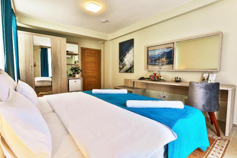 Double or Twin Room image 4