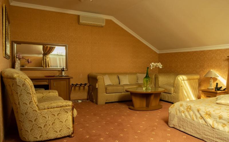 Deluxe Double Room image 2