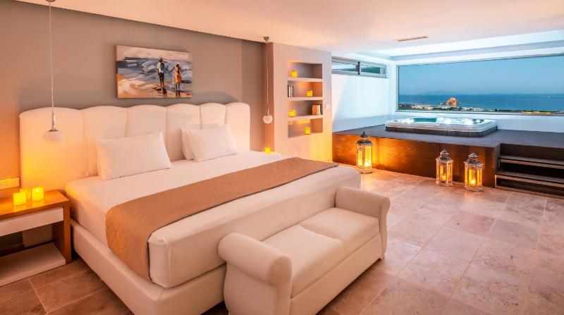 Suite with Spa Bath image 1