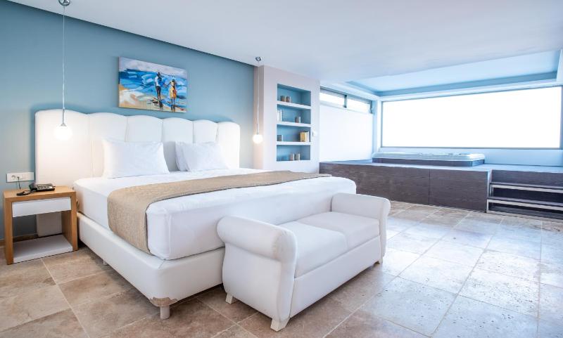Suite with Spa Bath image 4