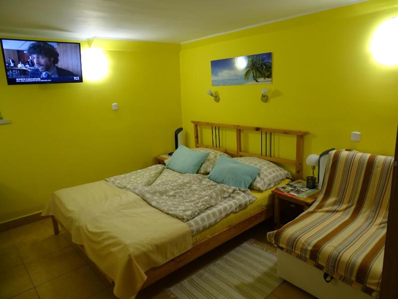 Double Room with Extra Bed image 4