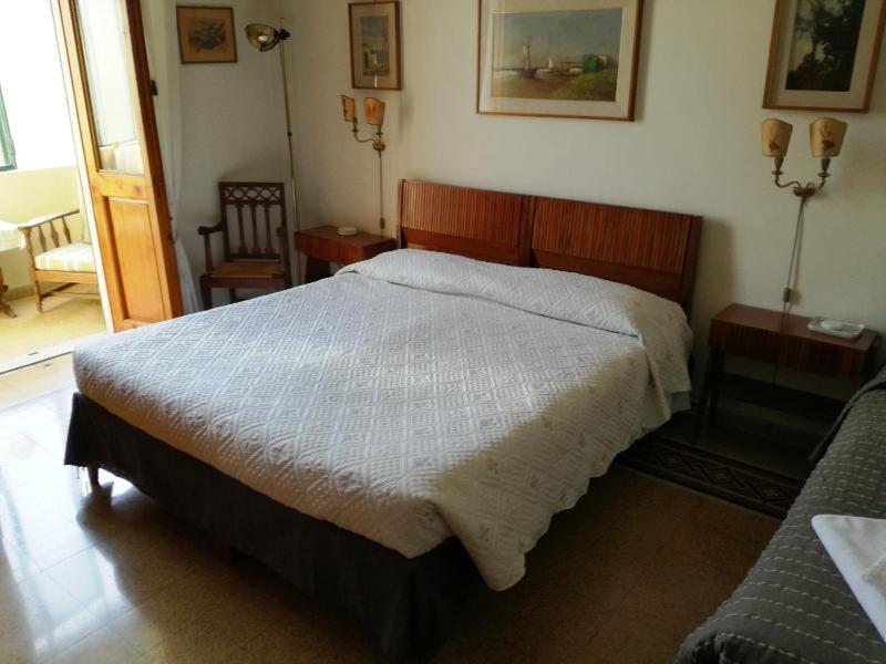 Double Room with Private External Bathroom image 1