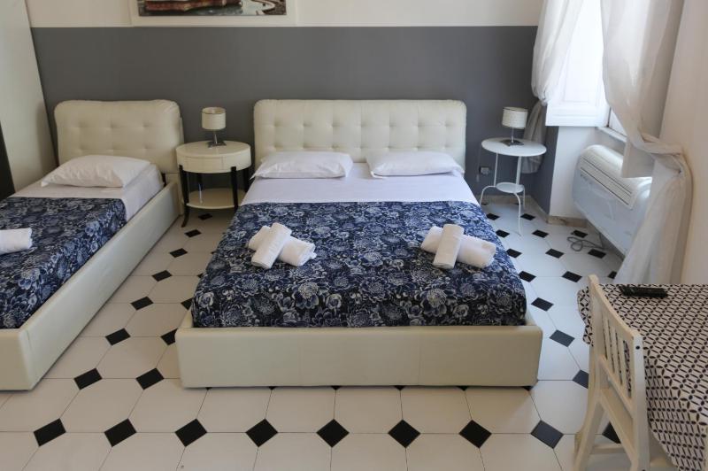 Standard Triple Room image 3