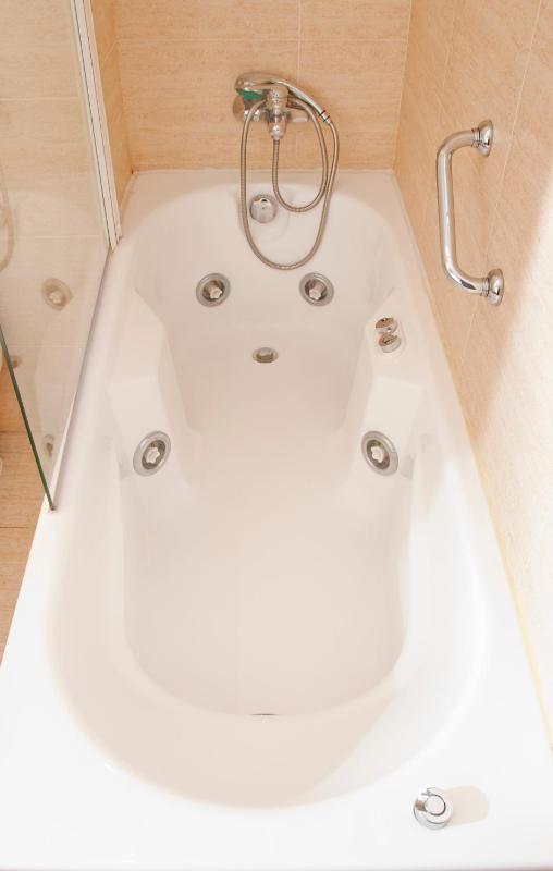 Superior Double or Twin Room with Hydromassage Bath image 3