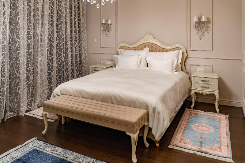 Executive One-Bedroom Suite with Balcony and Sea View - Free SPA Access image 1
