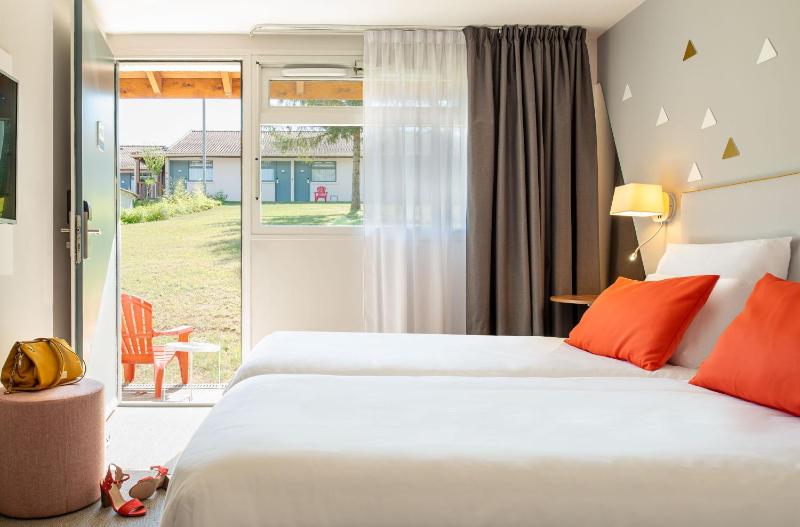 Standard Twin Room image 1