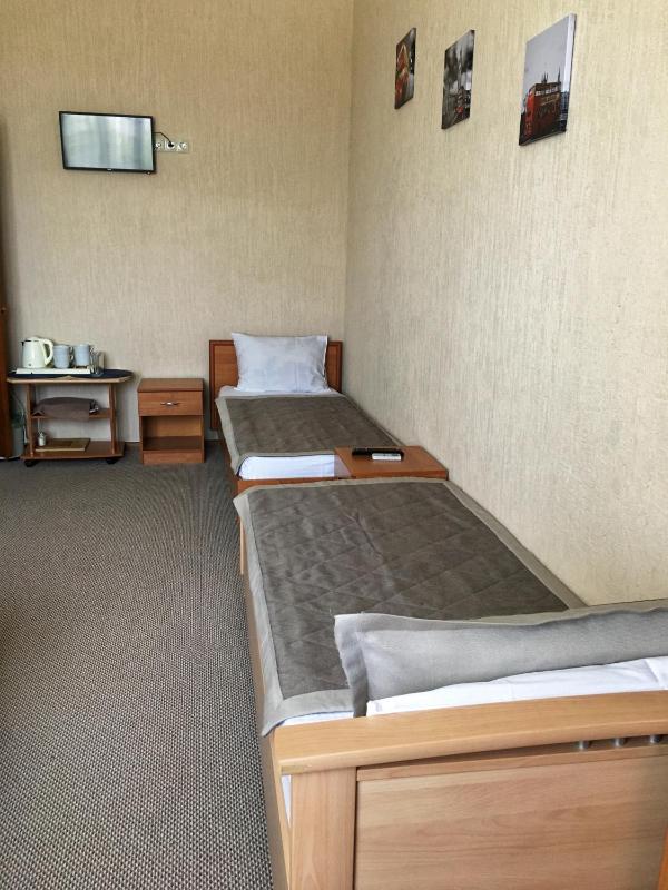 Standard Quadruple Room image 3