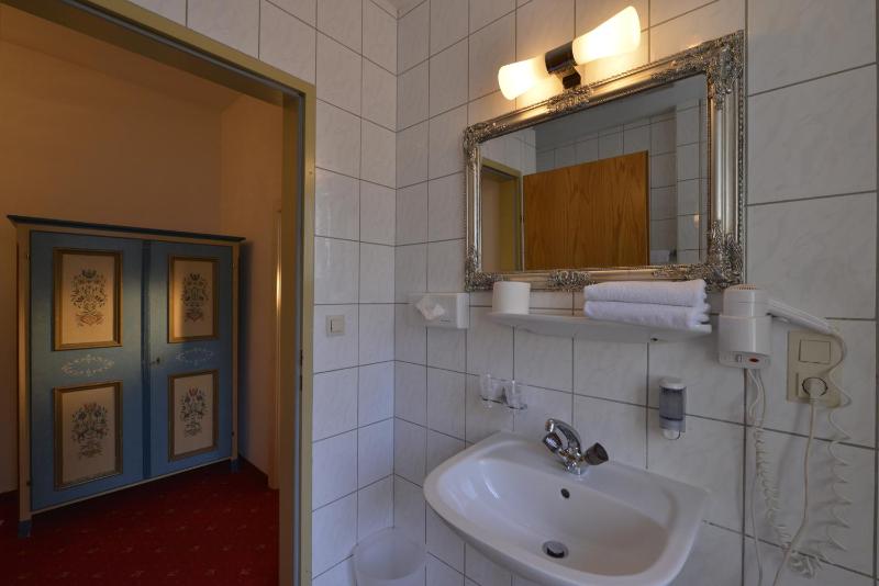 Double Room image 3