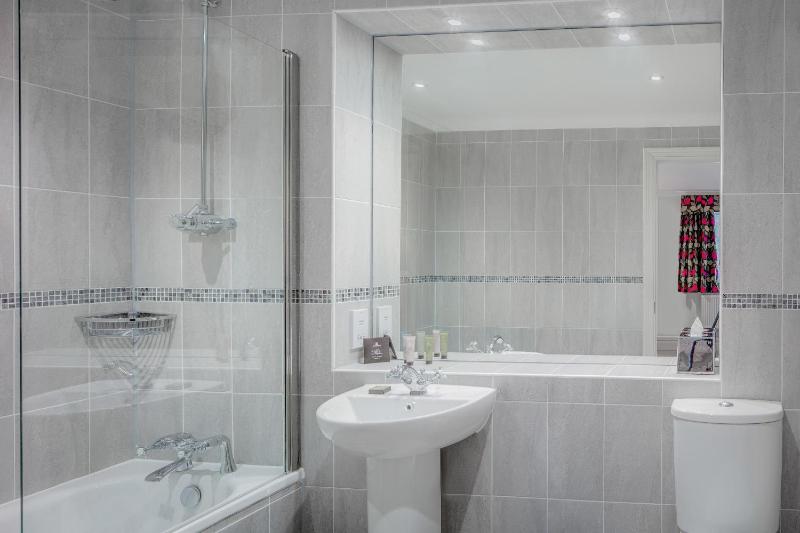 Standard Twin Room image 2