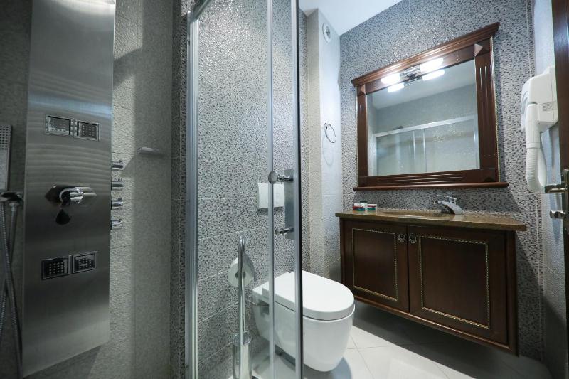 Deluxe Triple Room image 2