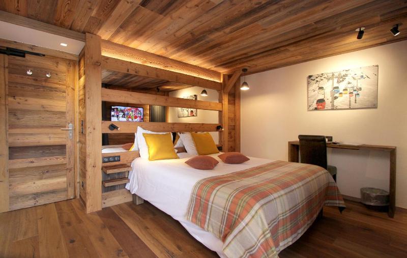 Standard Twin Room image 1