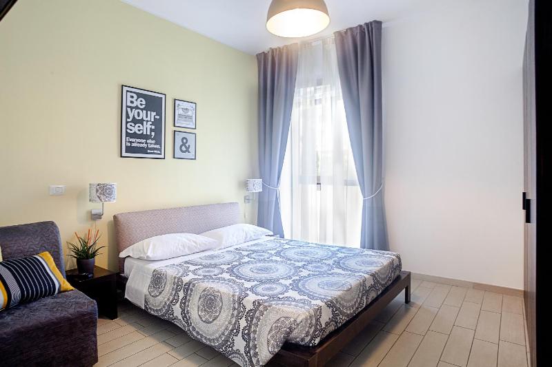 Deluxe One-Bedroom Apartment image 1