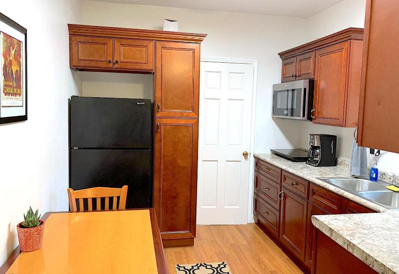 Deluxe Downstairs Double Room with Balcony image 3