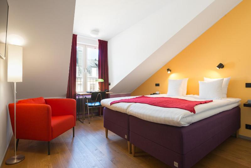 Standard Double or Twin Room image 4