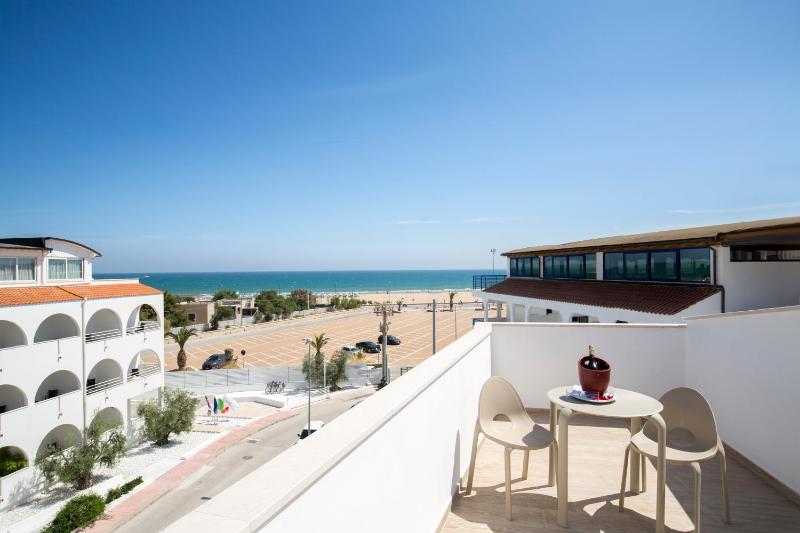 Quadruple Room with Sea View image 4