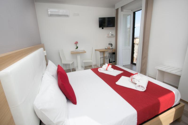 B&B Island Tropea -Sea View Rooms & Suites- - image 4