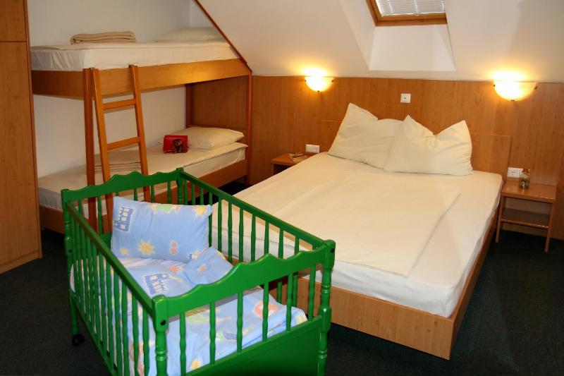 Quadruple Room image 4