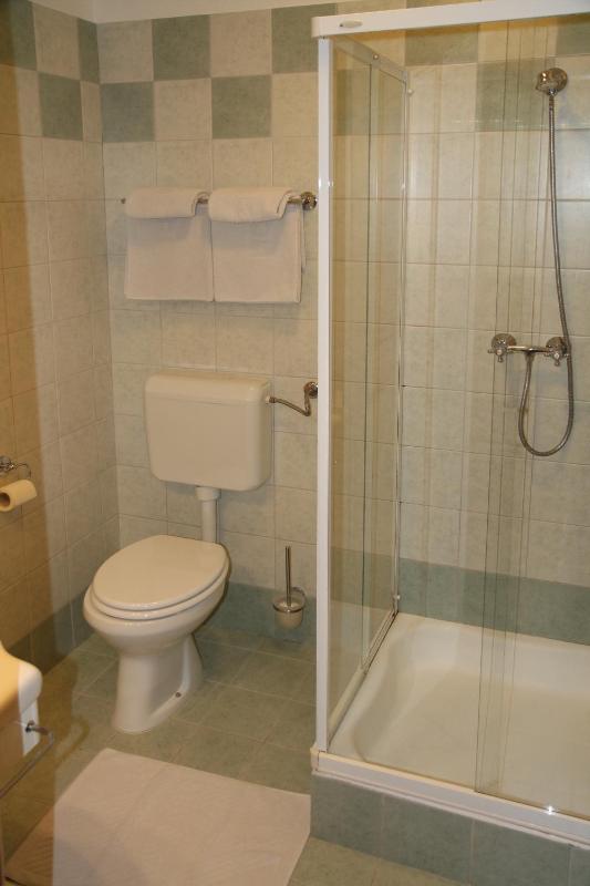 Quadruple Room image 2