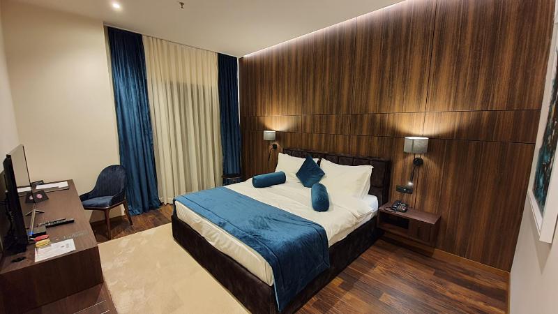 One-Bedroom Apartment image 1