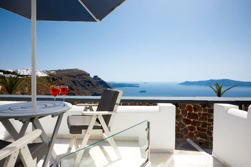 Two-bedroom caldera view  image 1