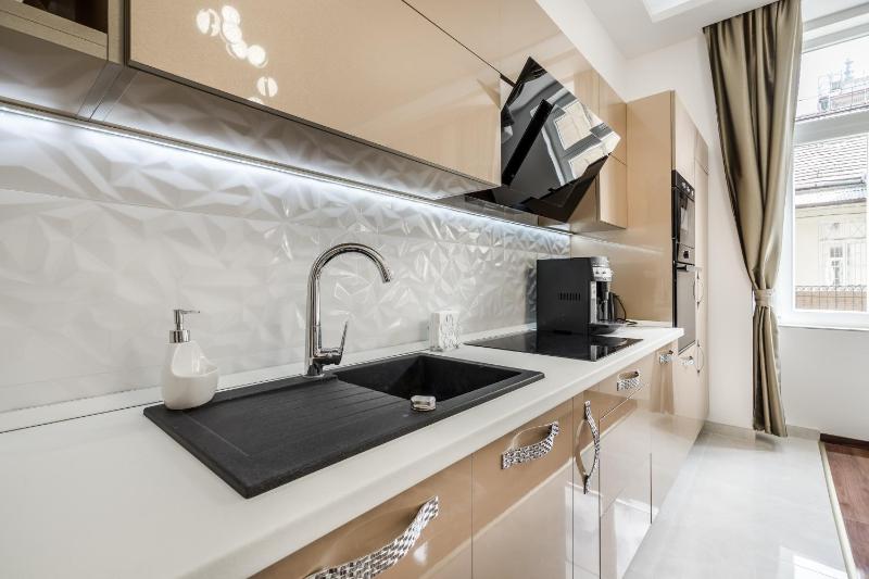 Comfortable quiet apartment in the city center - image 2