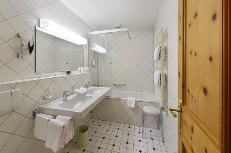 Standard Double Room image 4