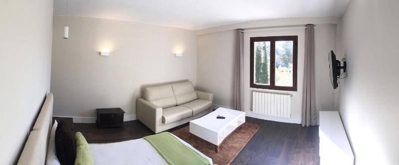 Deluxe Double Room image 1