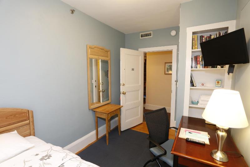 Single Room with Shared Bathroom image 2