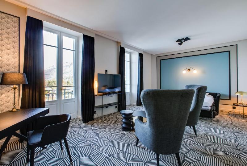 Family suite or deluxe suite image 1