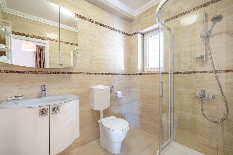 Studio Apartment image 3