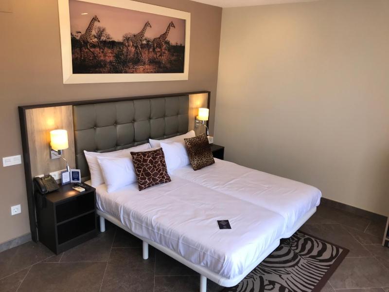 Twin Room with Terrace image 3