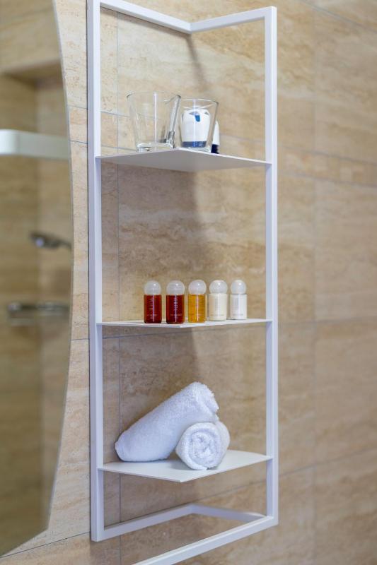 One-Bedroom Apartment image 2