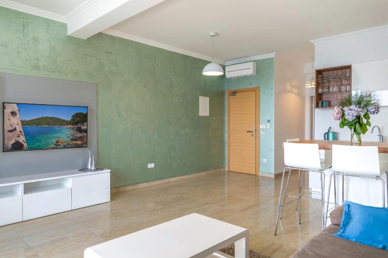 One-Bedroom Apartment image 3