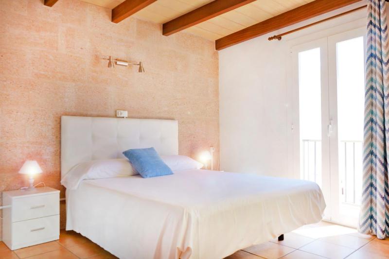 One-Bedroom Apartment with Kitchen ( 2-3 Adults) image 2