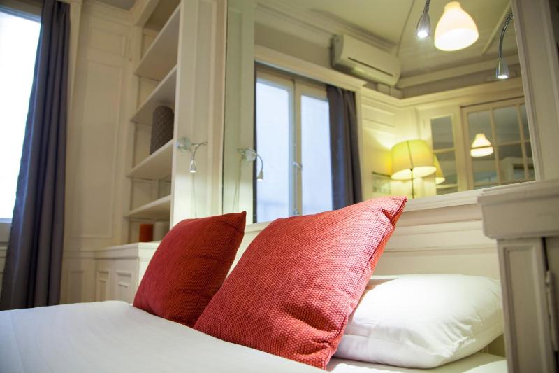 Standard Double Room with Shared Bathroom image 4