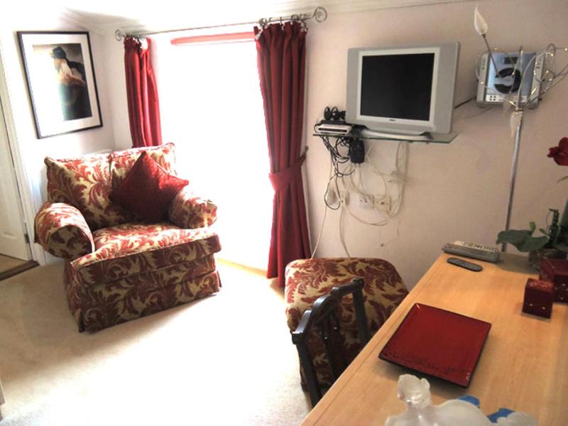 Superior King Suite image 4
